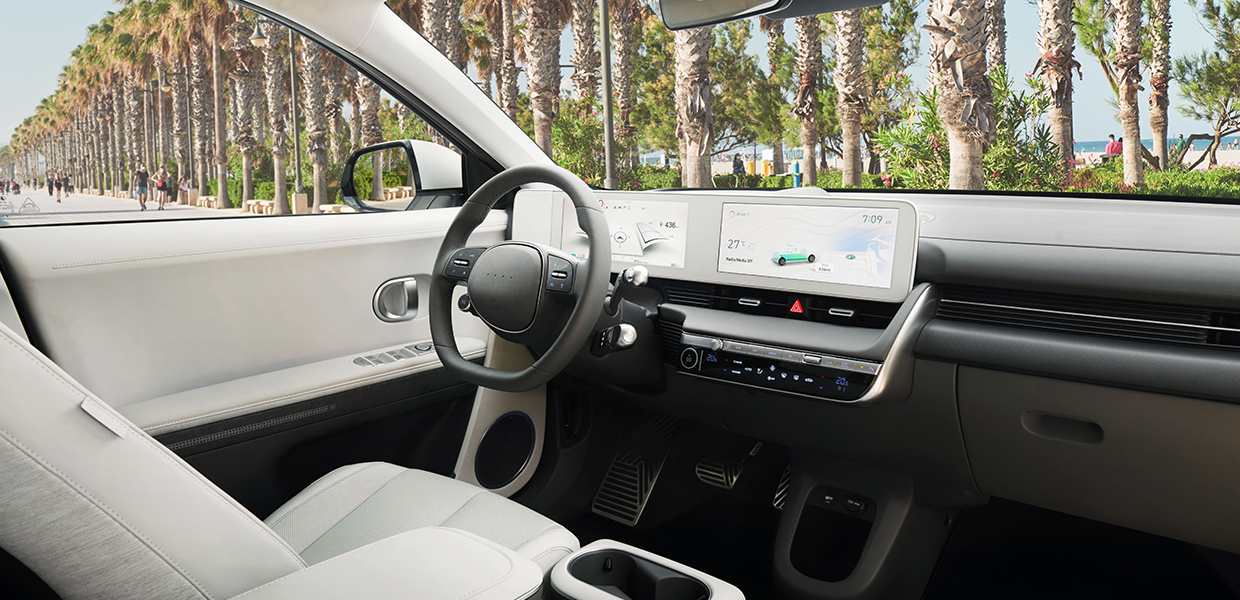 현대자동차 아이오닉 5의 앞좌석 실내 모습