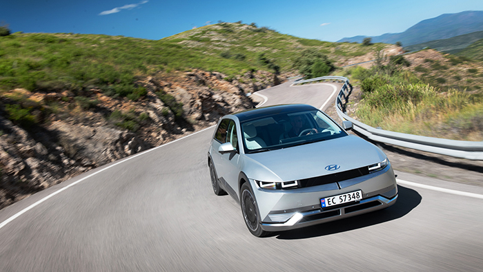 현대자동차 아이오닉 5의 주행 모습