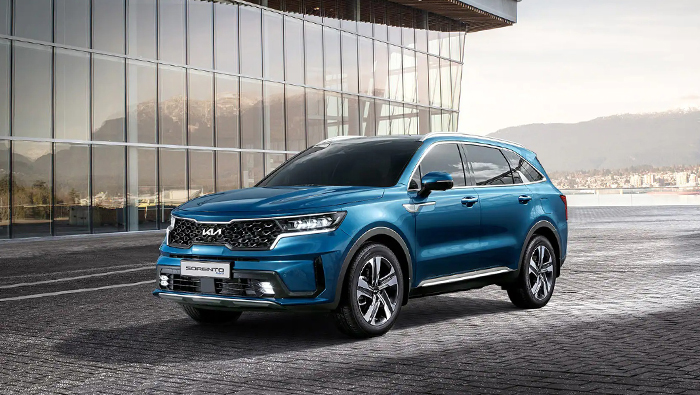 기아 쏘렌토가 서 있는 모습