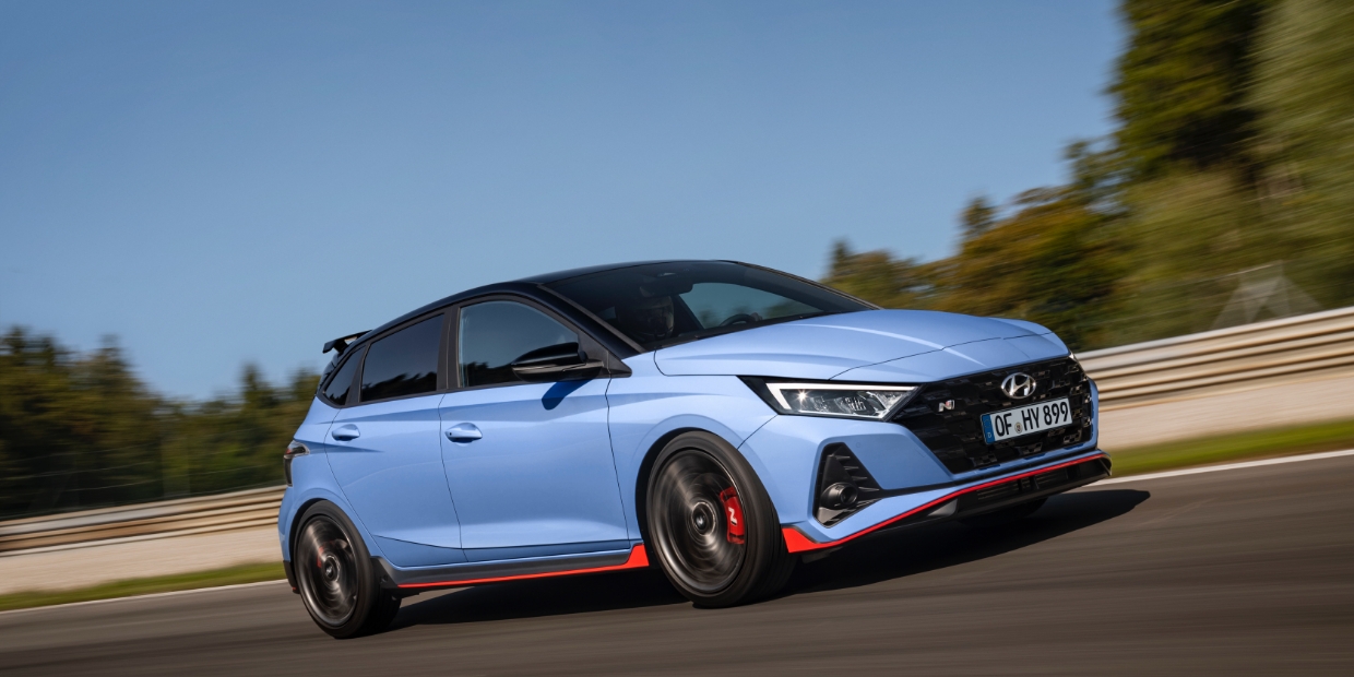 트랙을 주행하는 현대차 i20 N