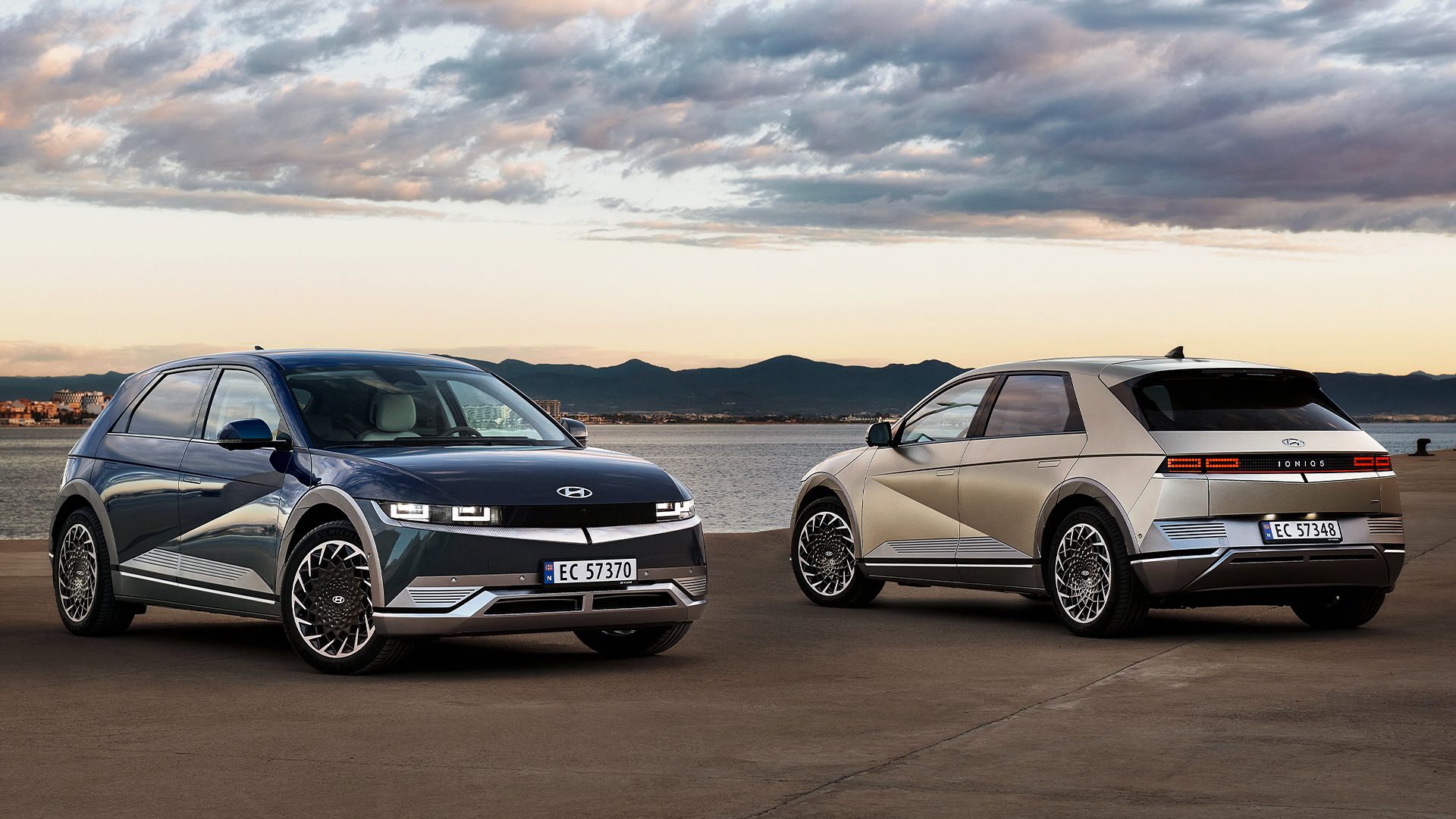 현대차 아이오닉 5의 앞모습과 뒷모습