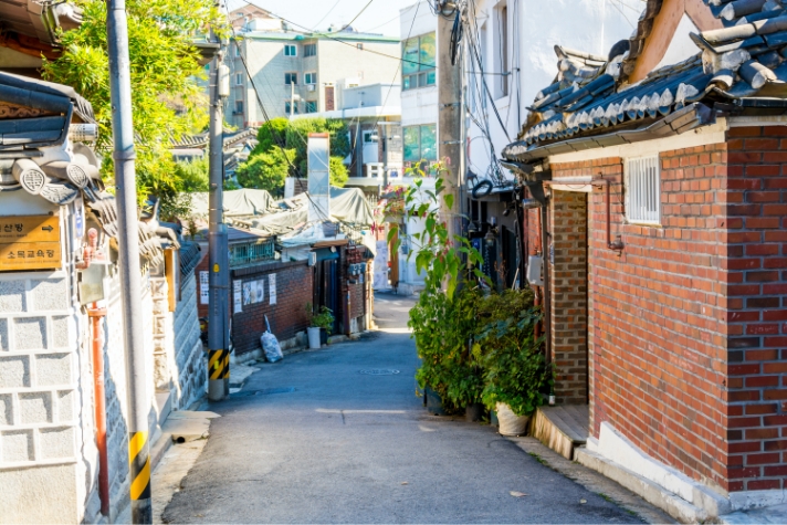 Look of a quiet alleyway