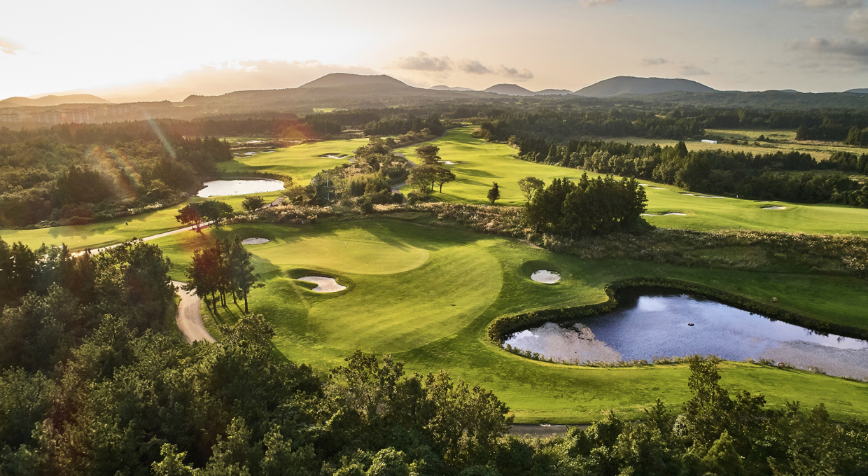 해 질 녘의 골프장 풍경