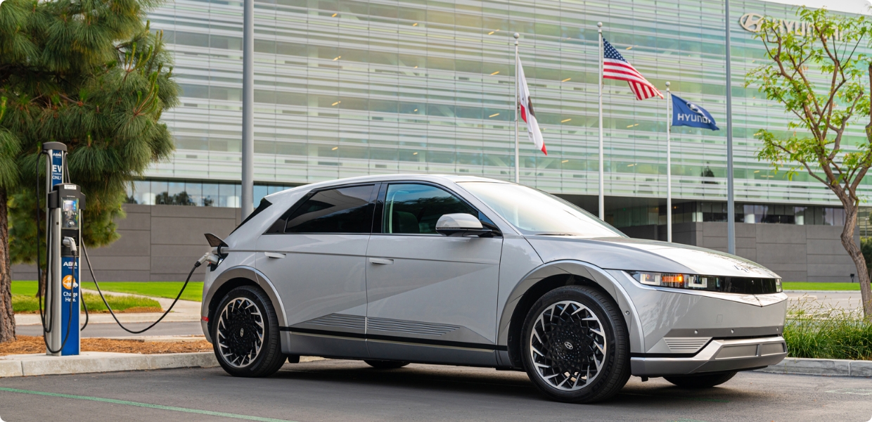 An Ioniq 5 is charging its battery in a parking lot in the United States.