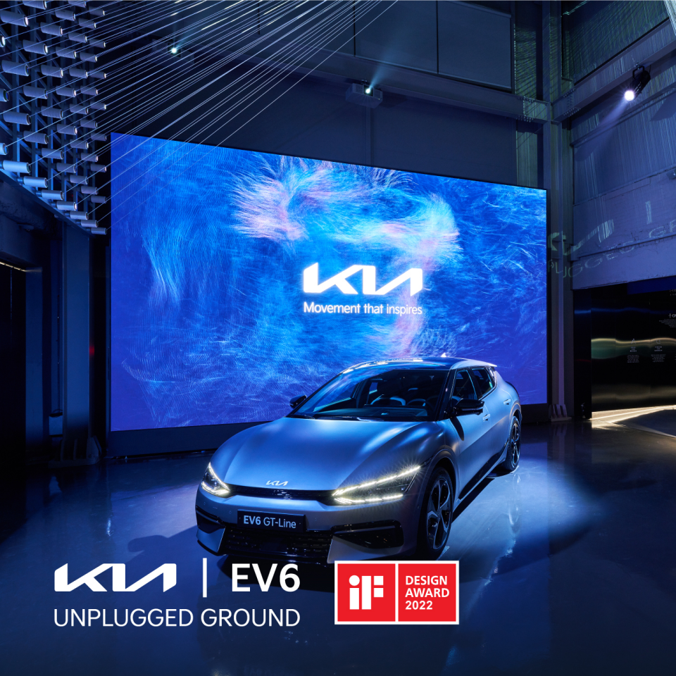 기아 EV6 언플러그드 그라운드의 실내 전시 공간