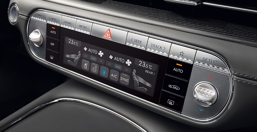 제네시스 G90의 공조 디스플레이 모습