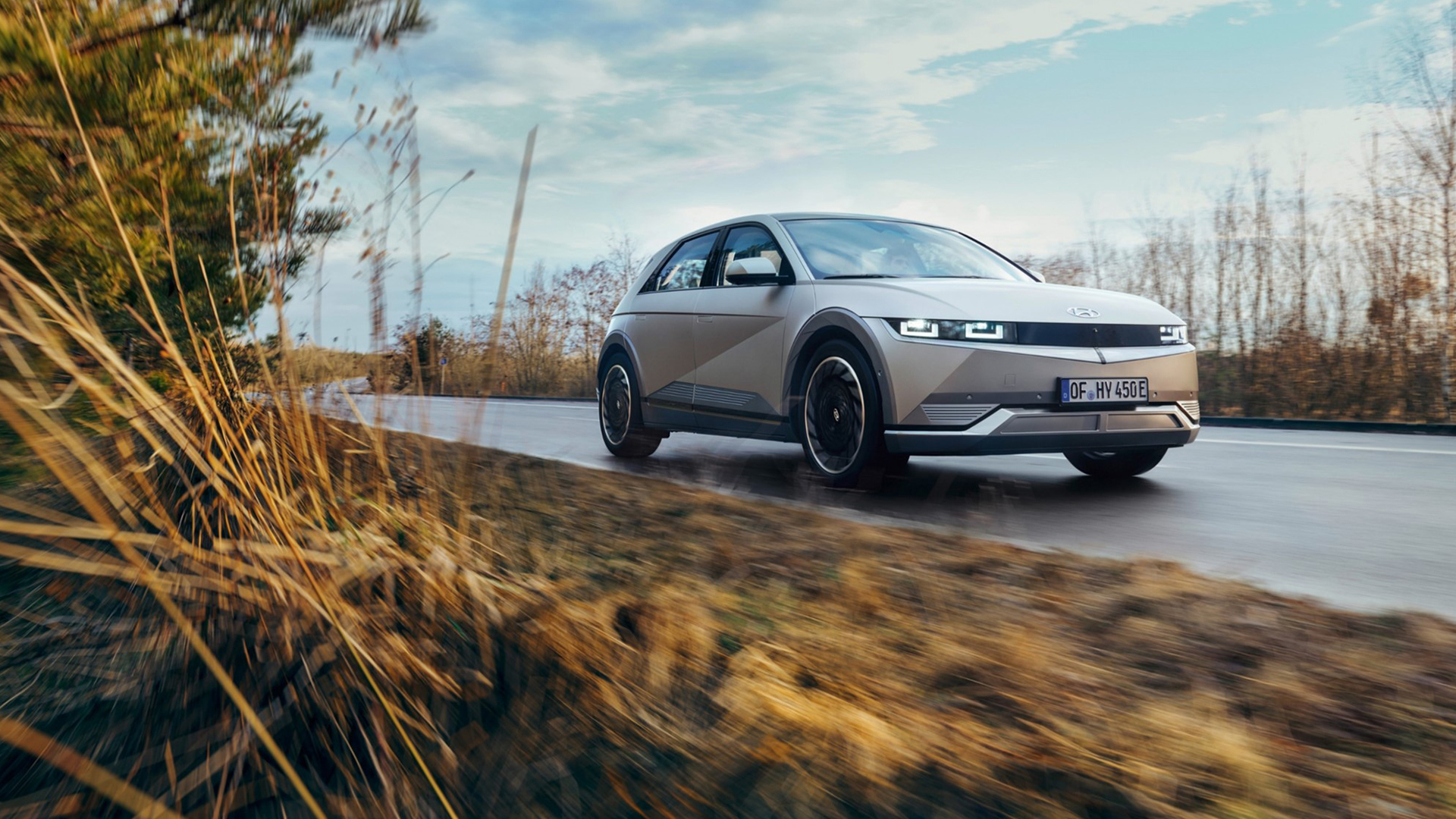 아이오닉 5의 주행하는 모습