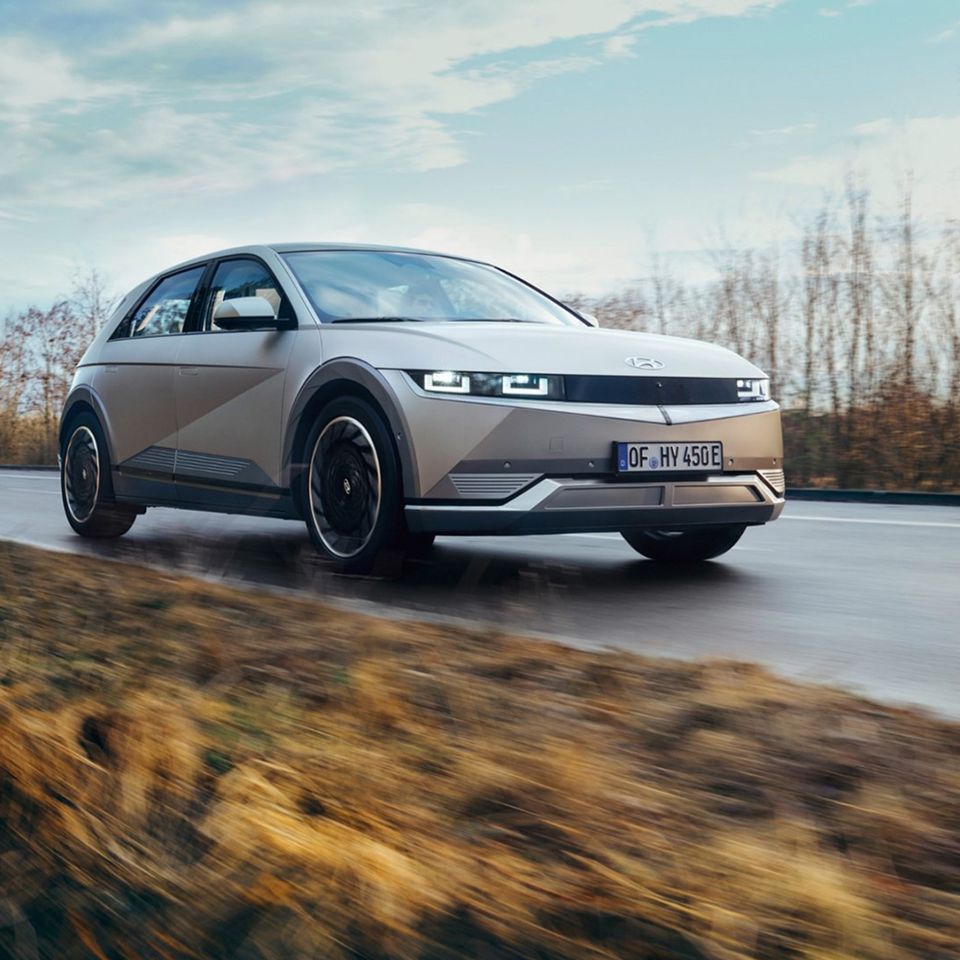 아이오닉 5의 주행하는 모습