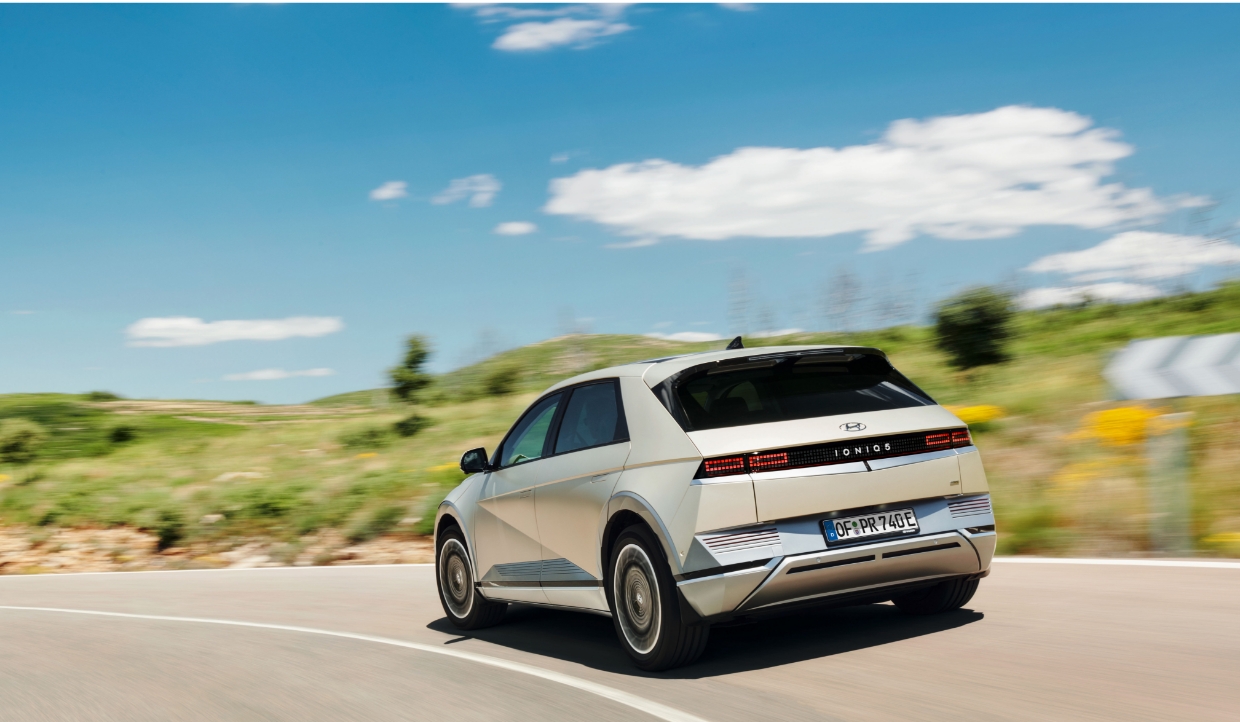 아이오닉 5의 주행 모습