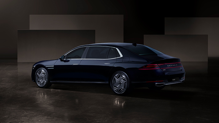 제네시스 G90 롱휠베이스 후측면 모습