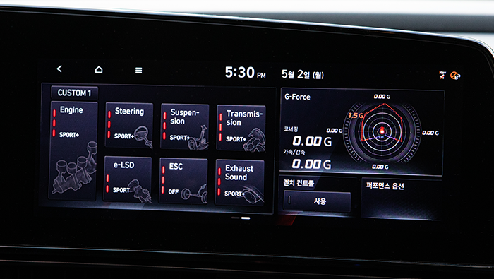 아반떼 N의 AVN 모니터