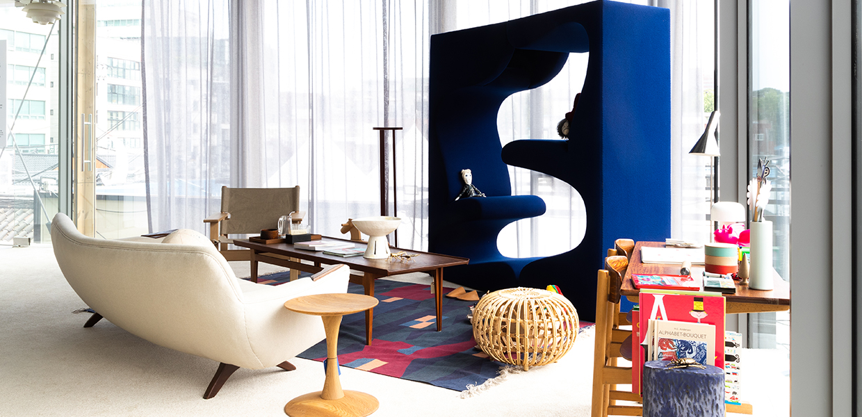 리빙룸으로 꾸며진 하우스 A 2층 모습