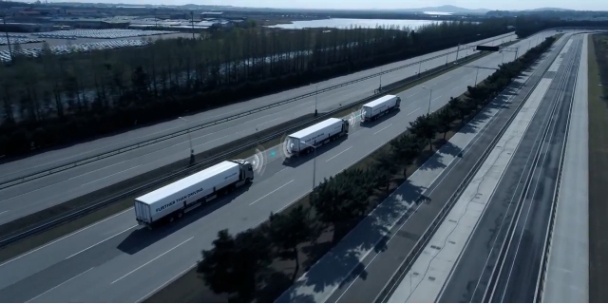 군집 주행을 펼치는 현대자동차 대형트럭 엑시언트의 모습