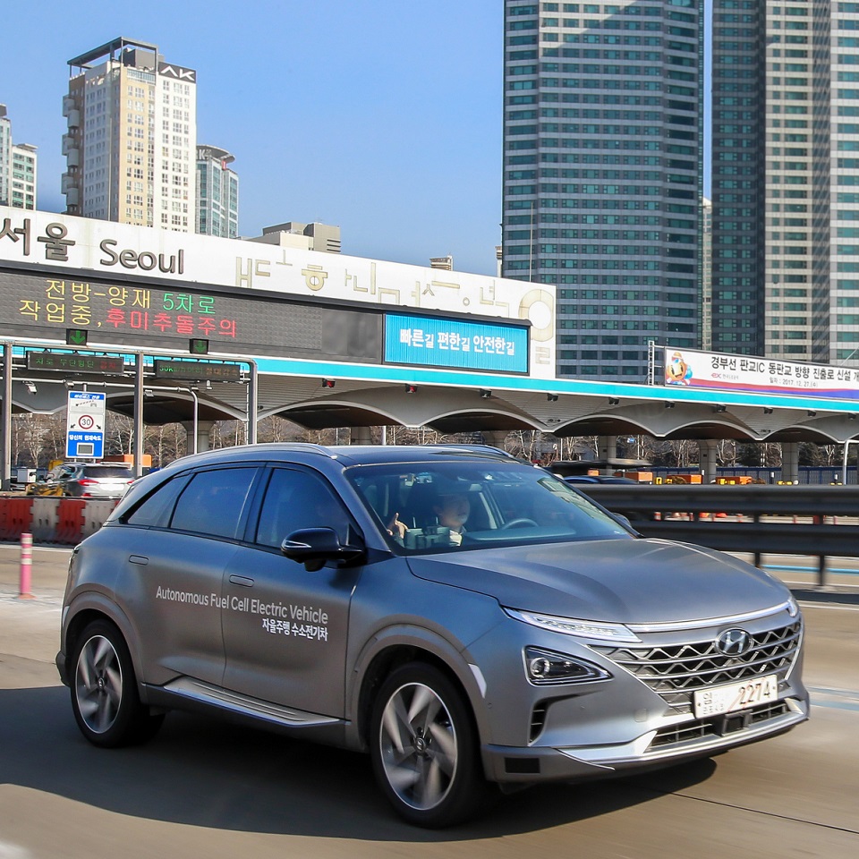 Hyundai Showcases World First Selfdriven Fuel Cell Electric Vehicle