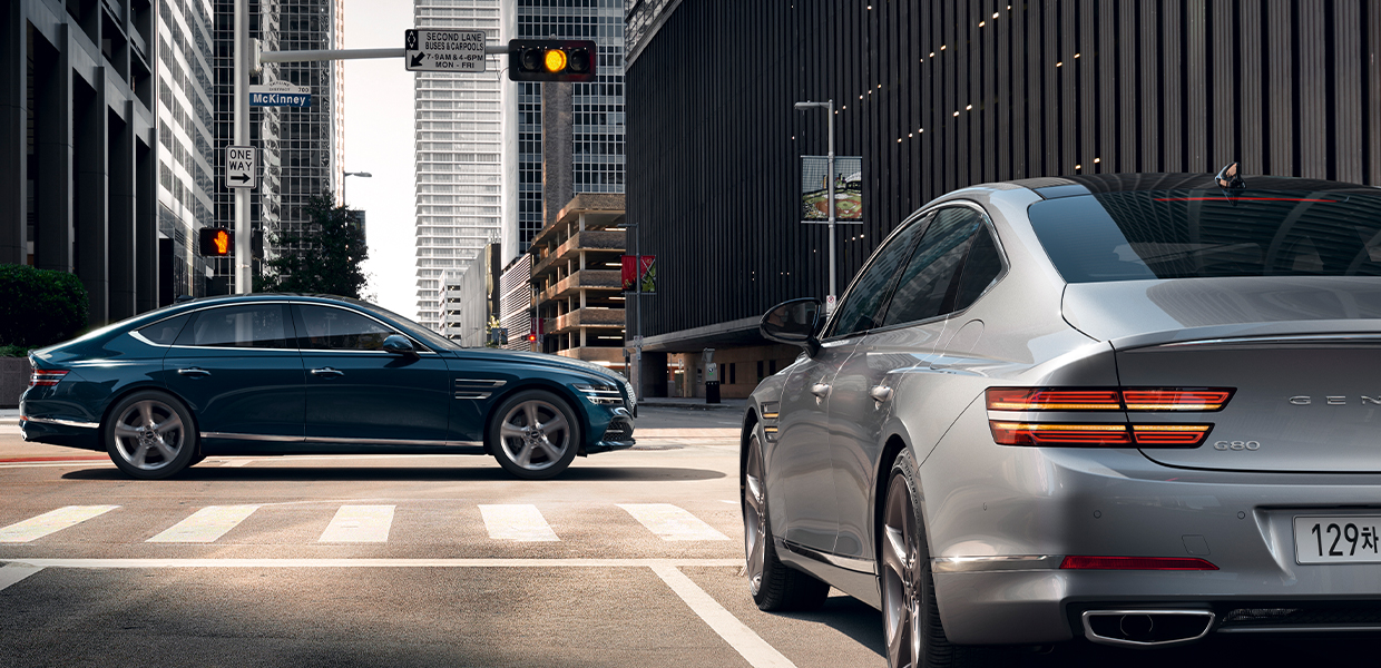 Genesis G80 recognizes the vehicle ahead at an intersection