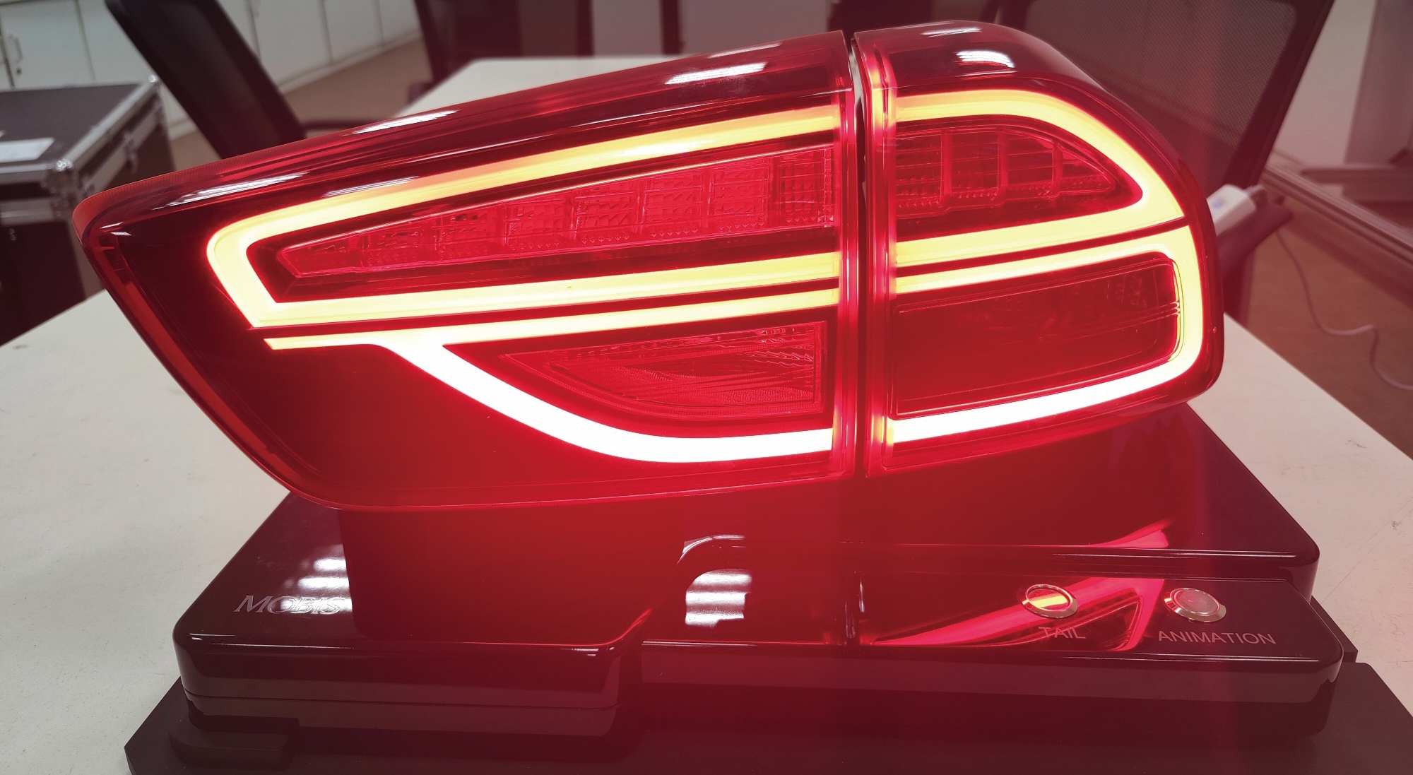 차량 4 Face LED 광학 모듈의 모습