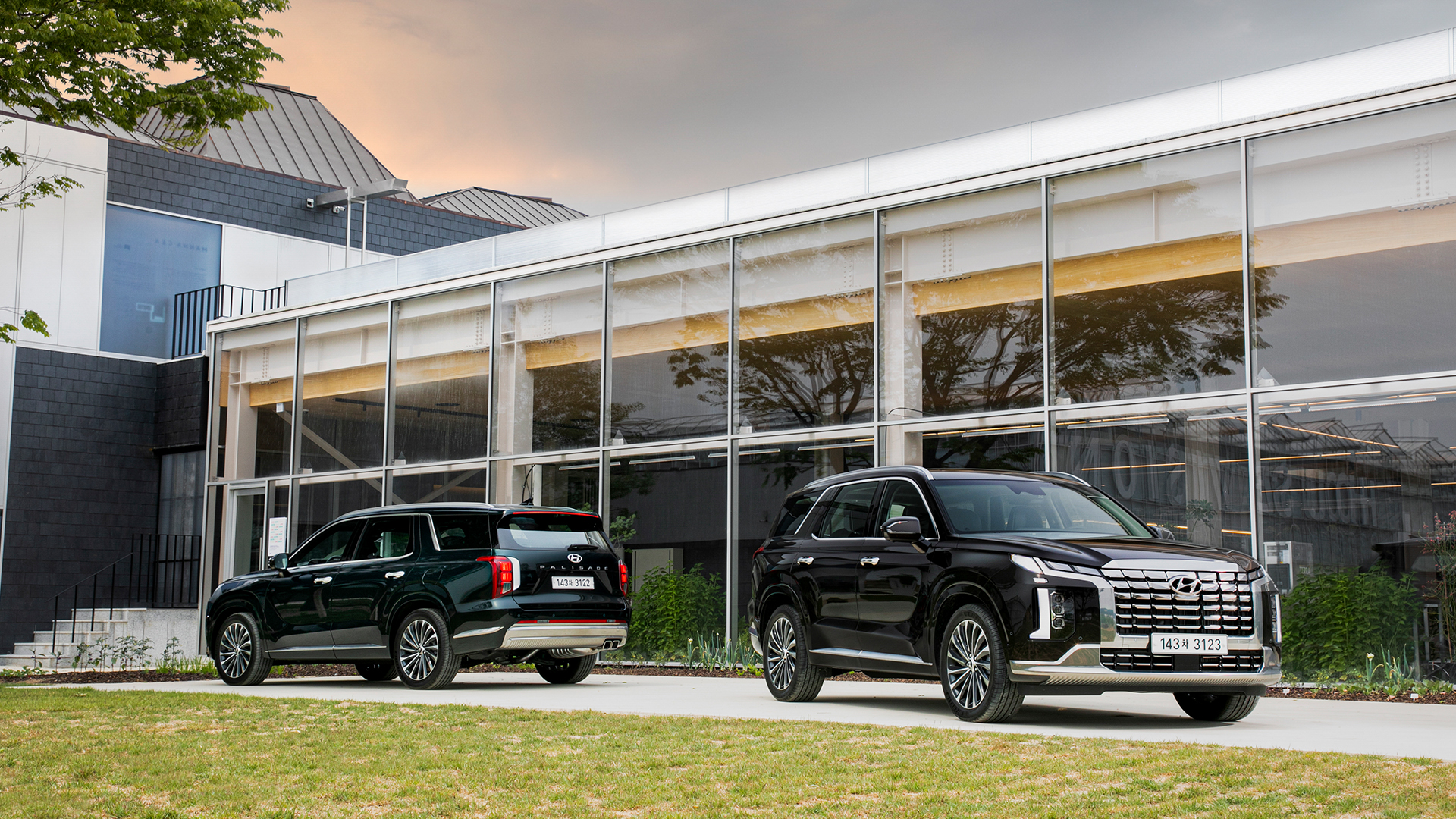 더 뉴 팰리세이드의 앞뒤 모습