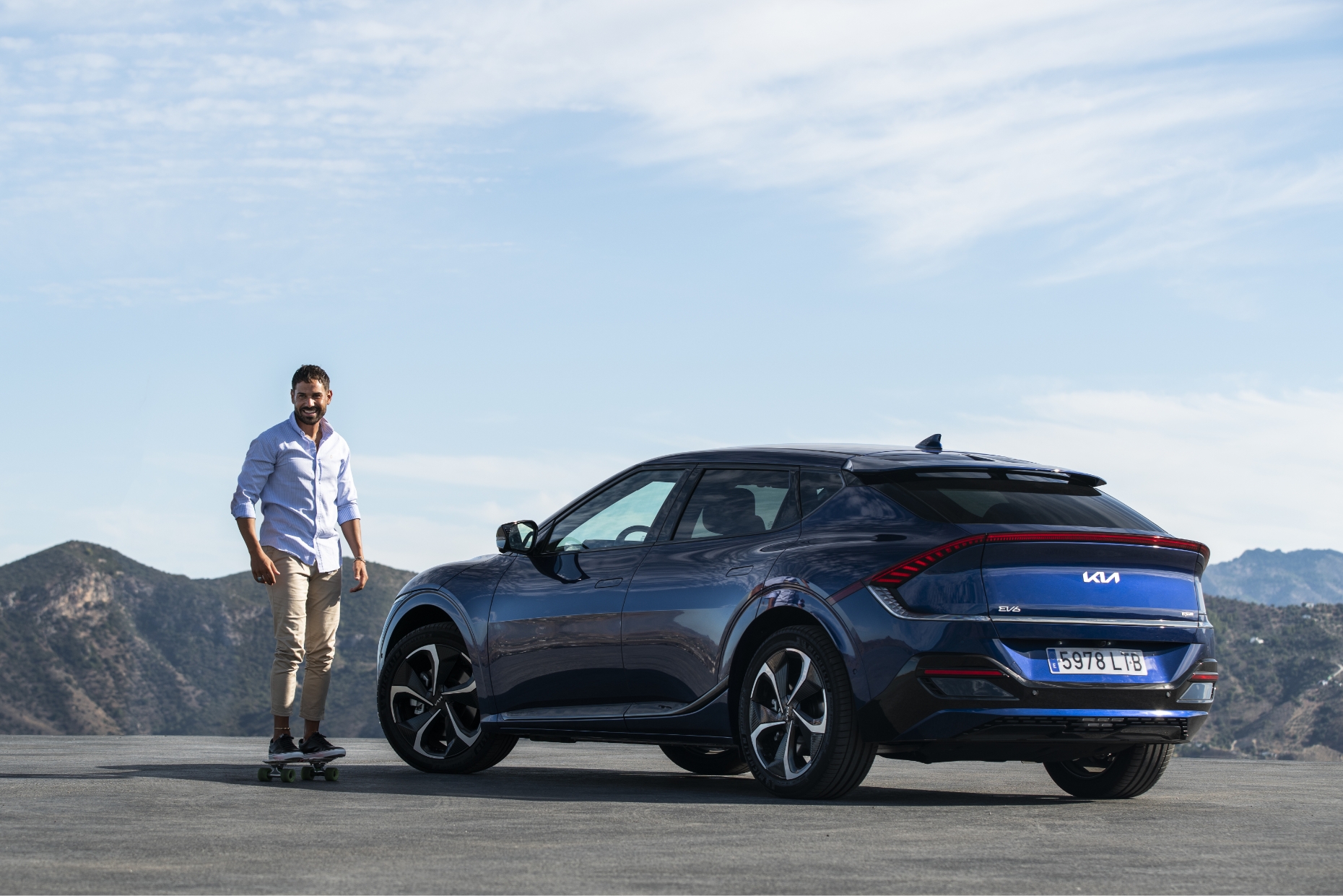 보행자 인식 전방 충돌방지 보조를 갖춘 기아 EV6의 모습