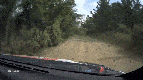 도요타팀 랠리카의 리어 스포일러가 파손된 모습