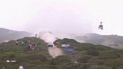 현대 i20 N WRC 랠리1의 역동적인 주행 모습