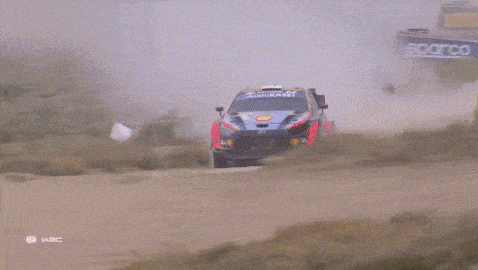 현대 i20 N WRC 랠리1의 역동적인 주행 모습