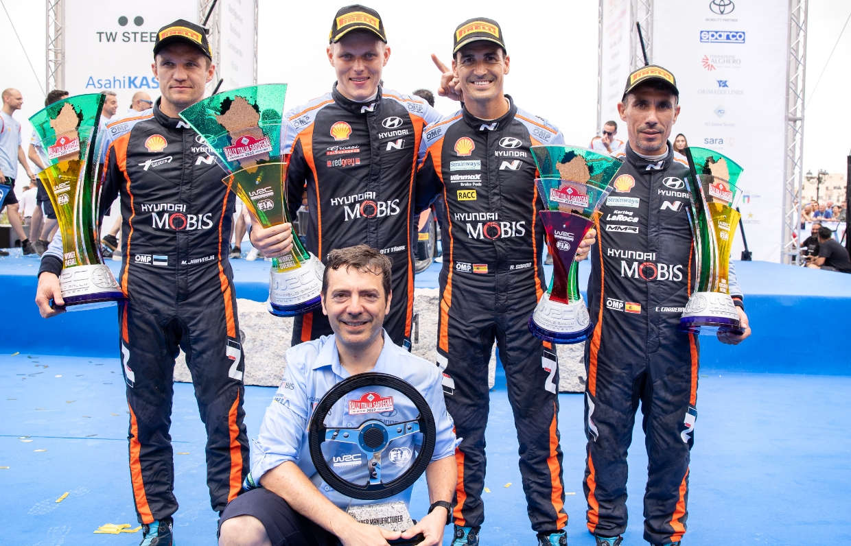 이탈리아 랠리에서 더블 포디엄을 달성한 현대팀 선수들의 모습