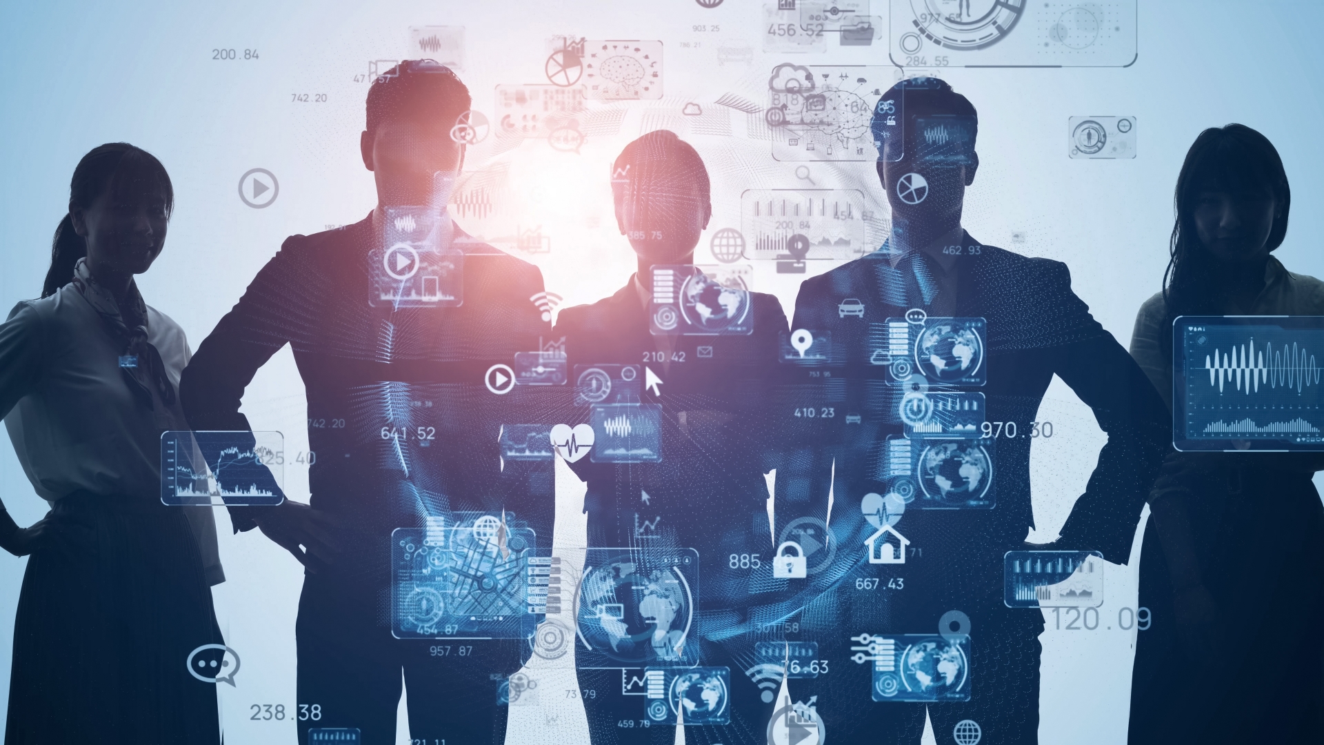 5명의 남녀가 서 있는 모습