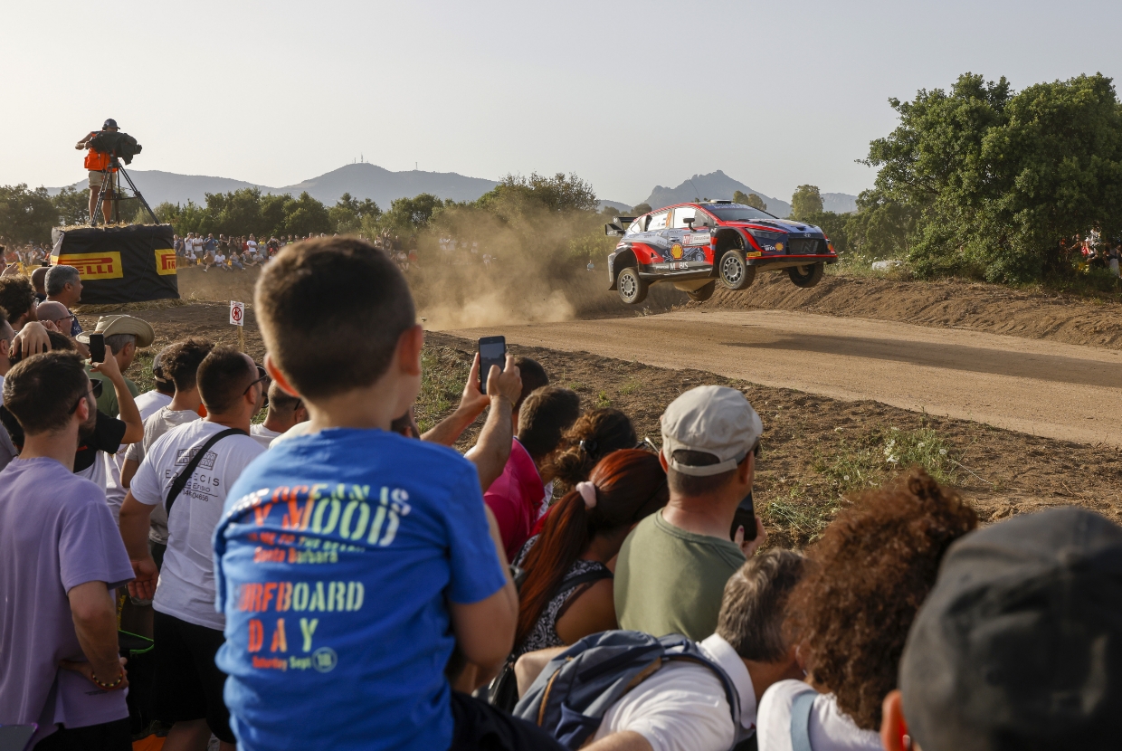 Spectators watching the Hyundai i20 N WRC Rally 1 at the race