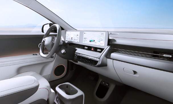 The dashboard and driver's seat of the IONIQ 5 seen from the passenger's seat