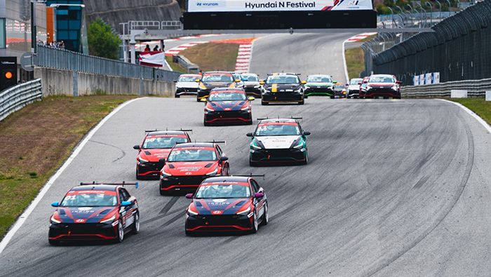 Avante N One Make race car passing through a corner