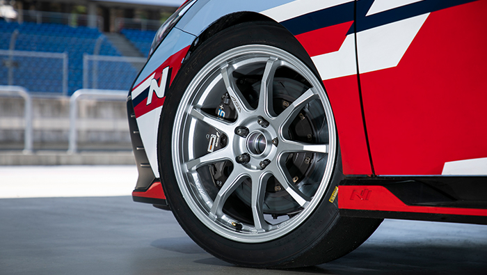 Front wheel of Avante N One Make race car