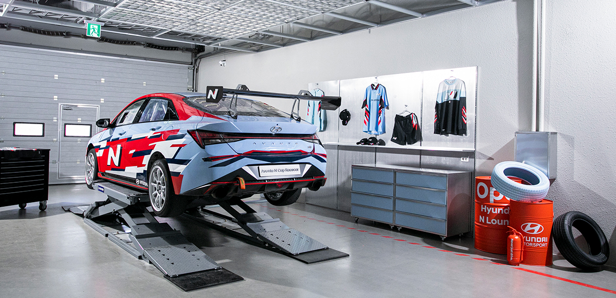 Avante N racing car being maintained inside the pit
