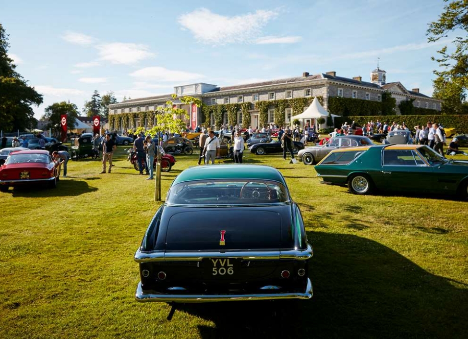 굿우드 페스티벌의 기획 이벤트인 클래식카 경연대회가 진행되는 모습