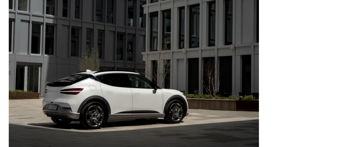 제네시스 GV60의 리어 쿼터뷰 이미지