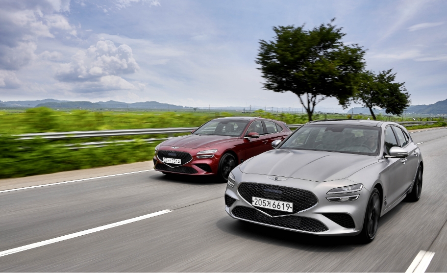 제네시스 G70 슈팅 브레이크는 세단과 SUV의 경계에서 뛰어난 효용과 우아한 품위를 두루 갖췄습니다 제네시스 G70 슈팅 브레이크의 주행 앞모습