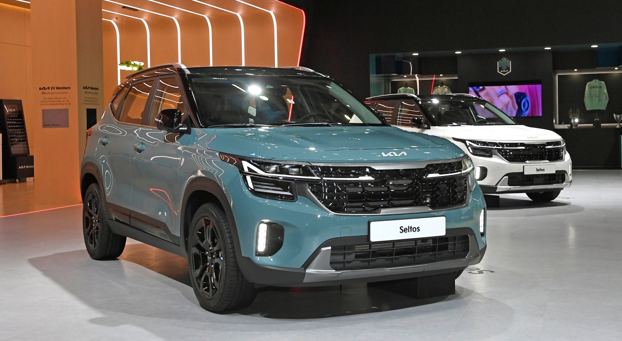 부산모터쇼 기아 전시관에 전시 중인 더 뉴 셀토스 전측면부