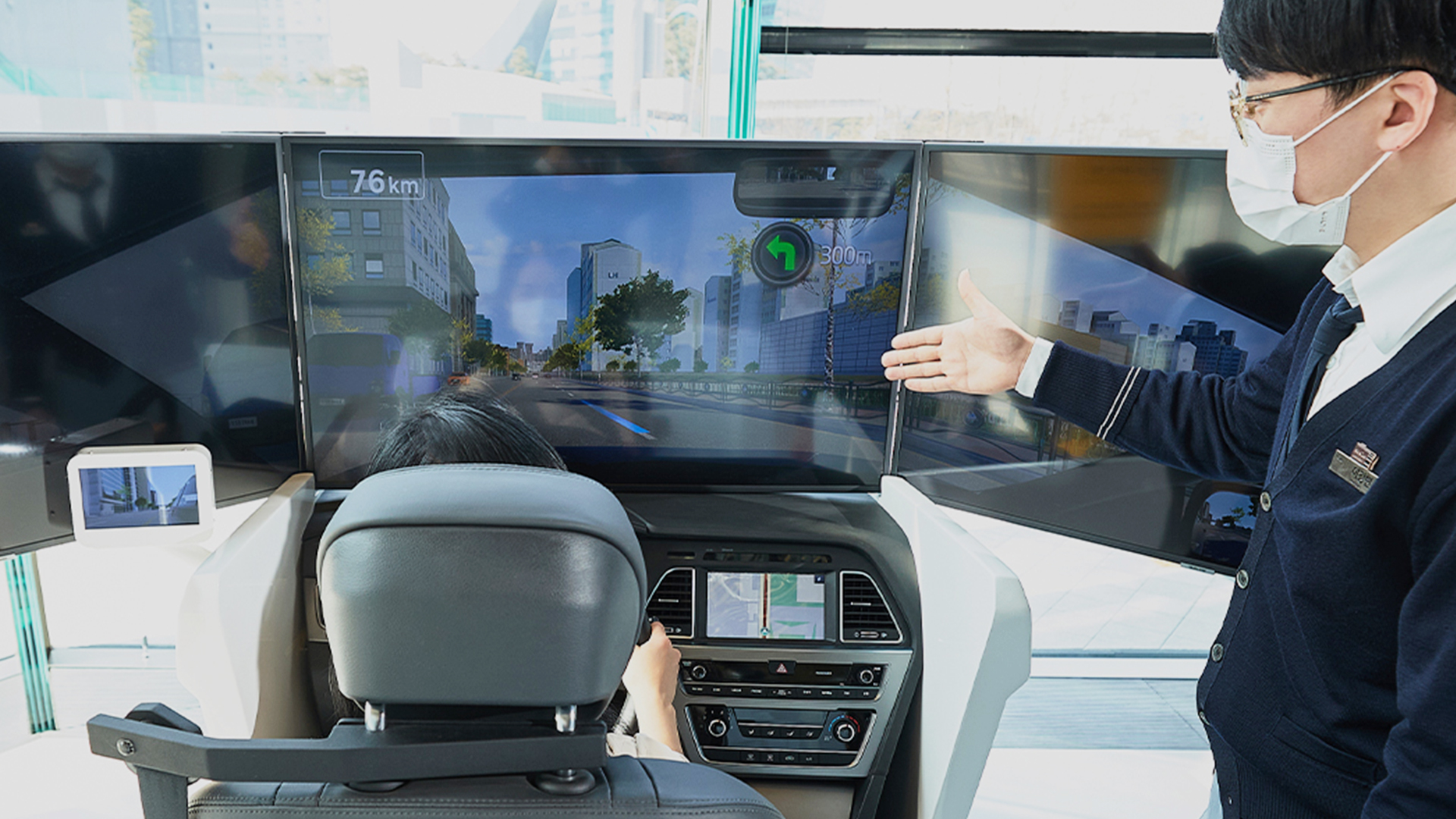 시뮬레이터를 통한 운전 재활 지원 프로그램의 운영 모습