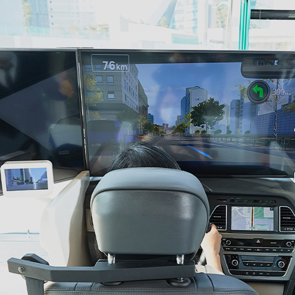 시뮬레이터를 통한 운전 재활 지원 프로그램의 운영 모습