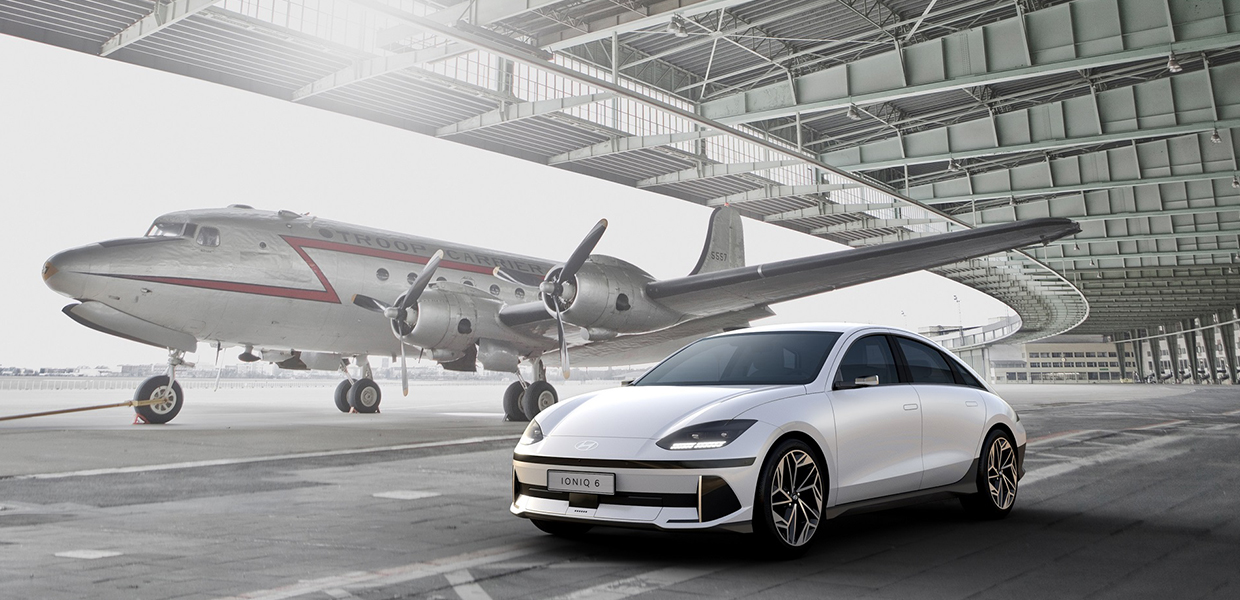 Electric midsize sedan, the key visual of the Ioniq 6