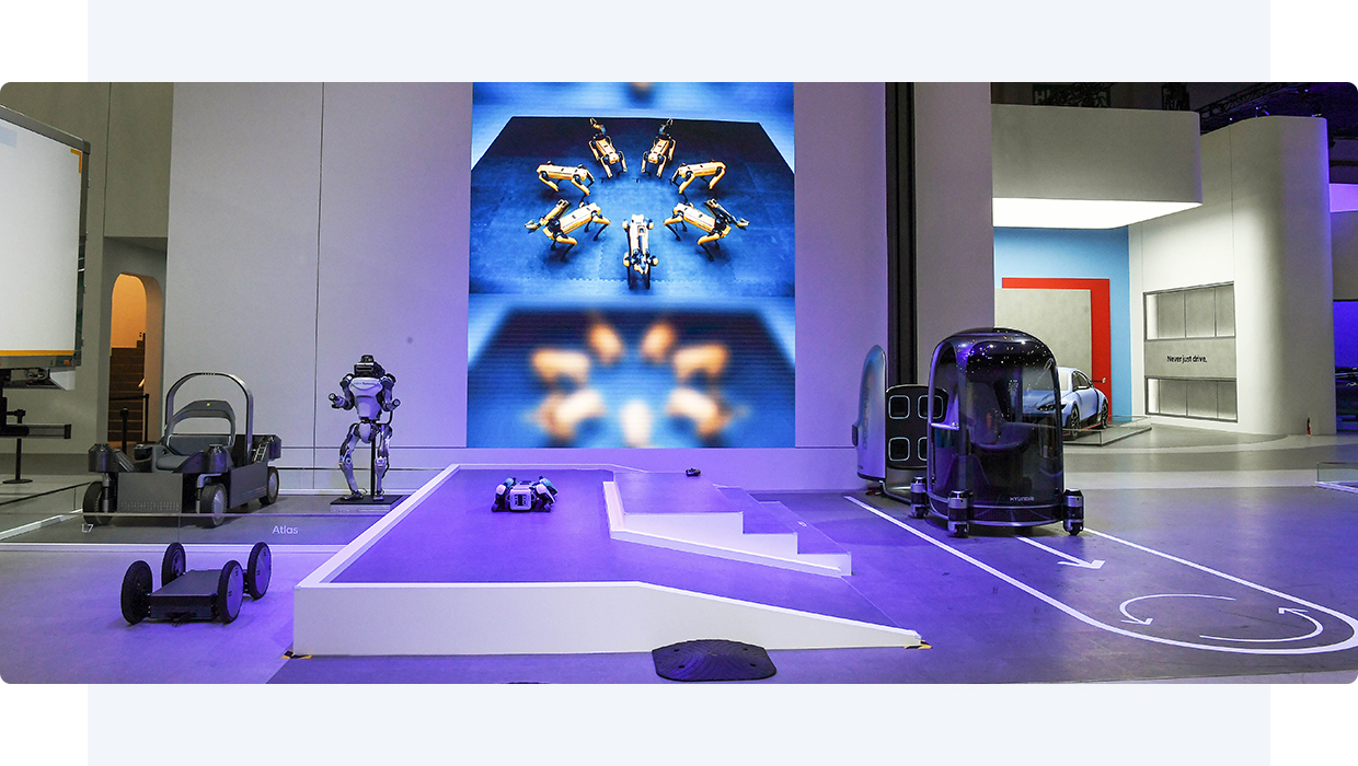 현대차의 미래 모빌리티 서비스 중 하나가 될 로보틱스의 전시 모습