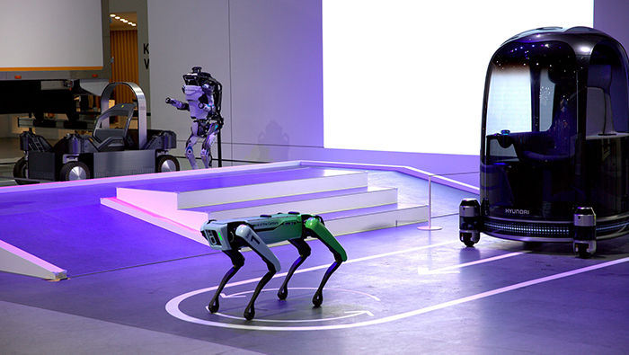 보스턴 다이내믹스 스팟이 걷는 모습