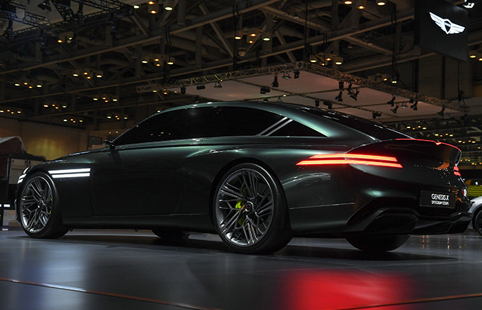 부산모터쇼에 등장한 제네시스 엑스 스피디움 쿠페 콘셉트의 뒷모습