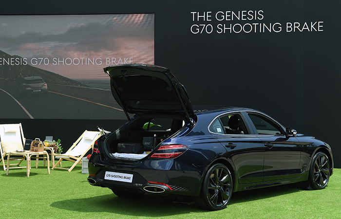 제네시스 G70 슈팅 브레이크의 뒷모습