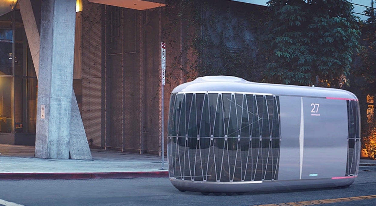 건물 앞에 정차 중인 PBV