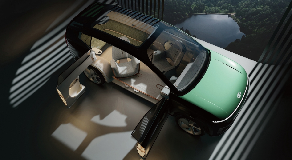 열린 도어 너머로 실내가 보이는 콘셉트카 세븐