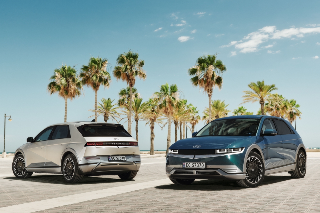 아이오닉 5 앞모습과 뒷모습