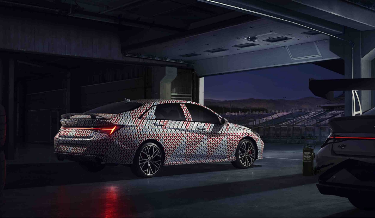 민성필 작가가 빛을 활용해 촬영한 아반떼 N