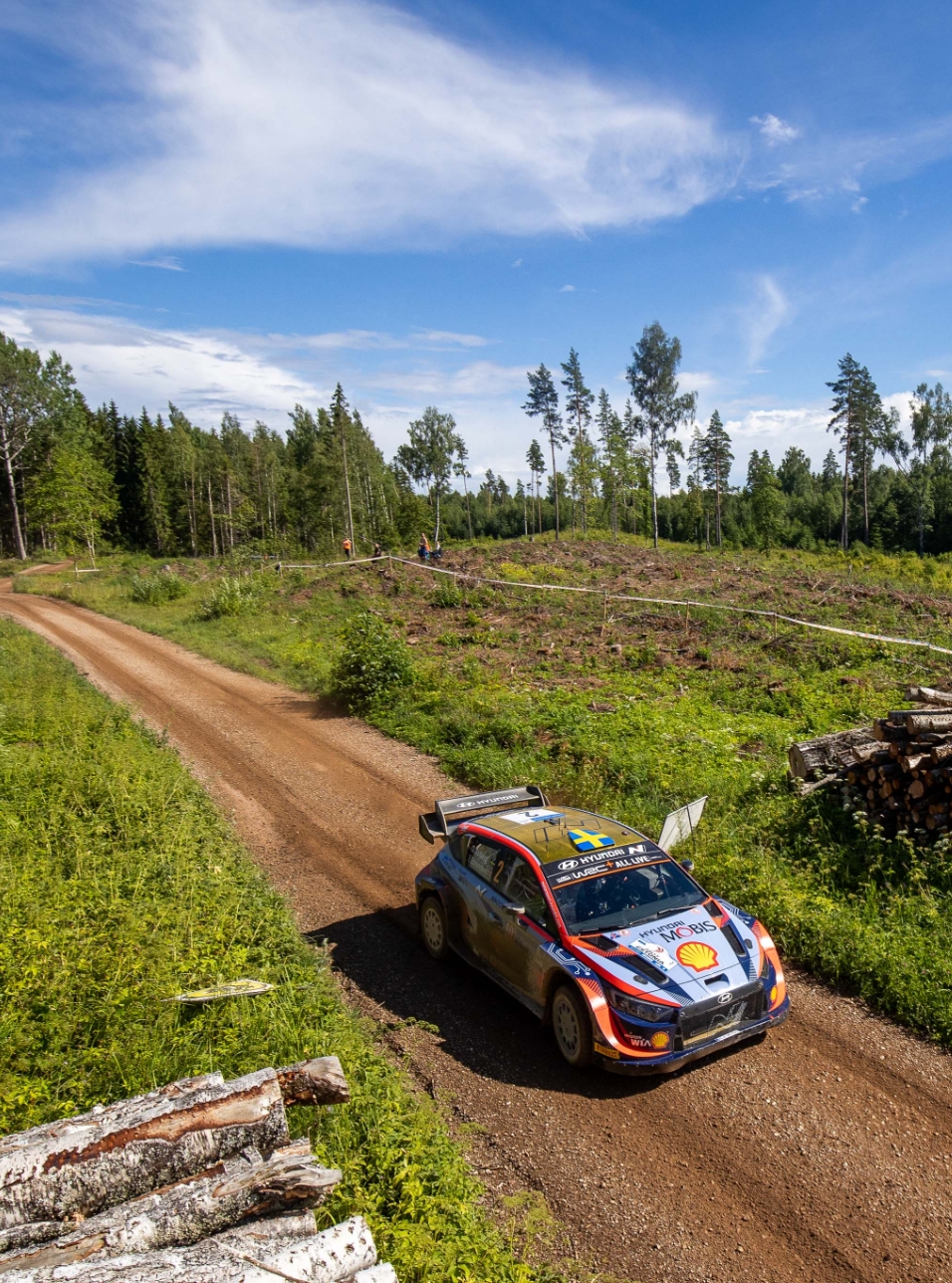 The i20 rally car is driving down the trail