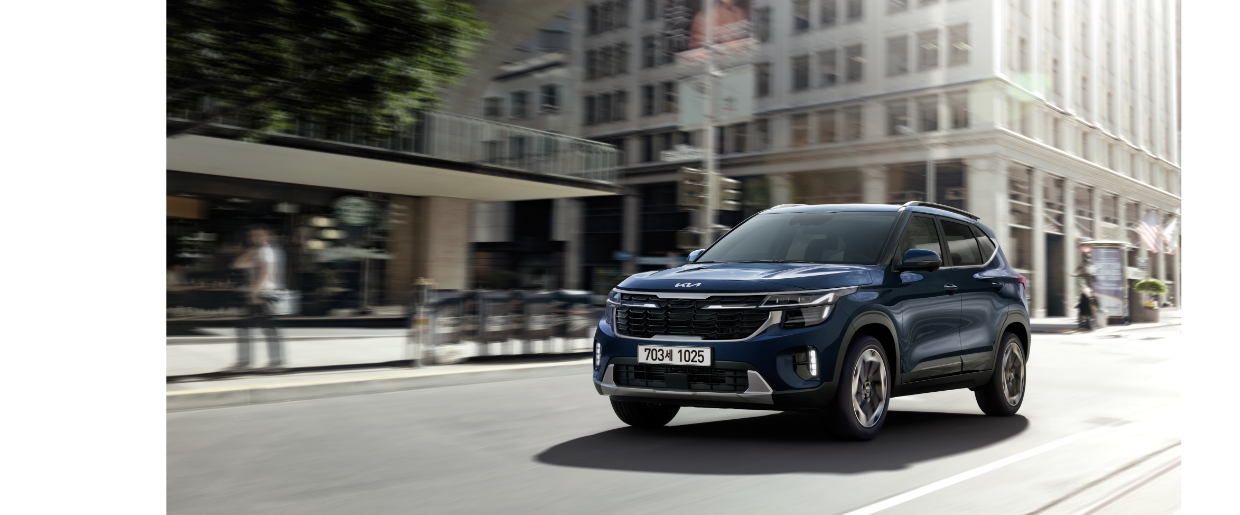 셀토스가 도심 속을 주행하는 모습