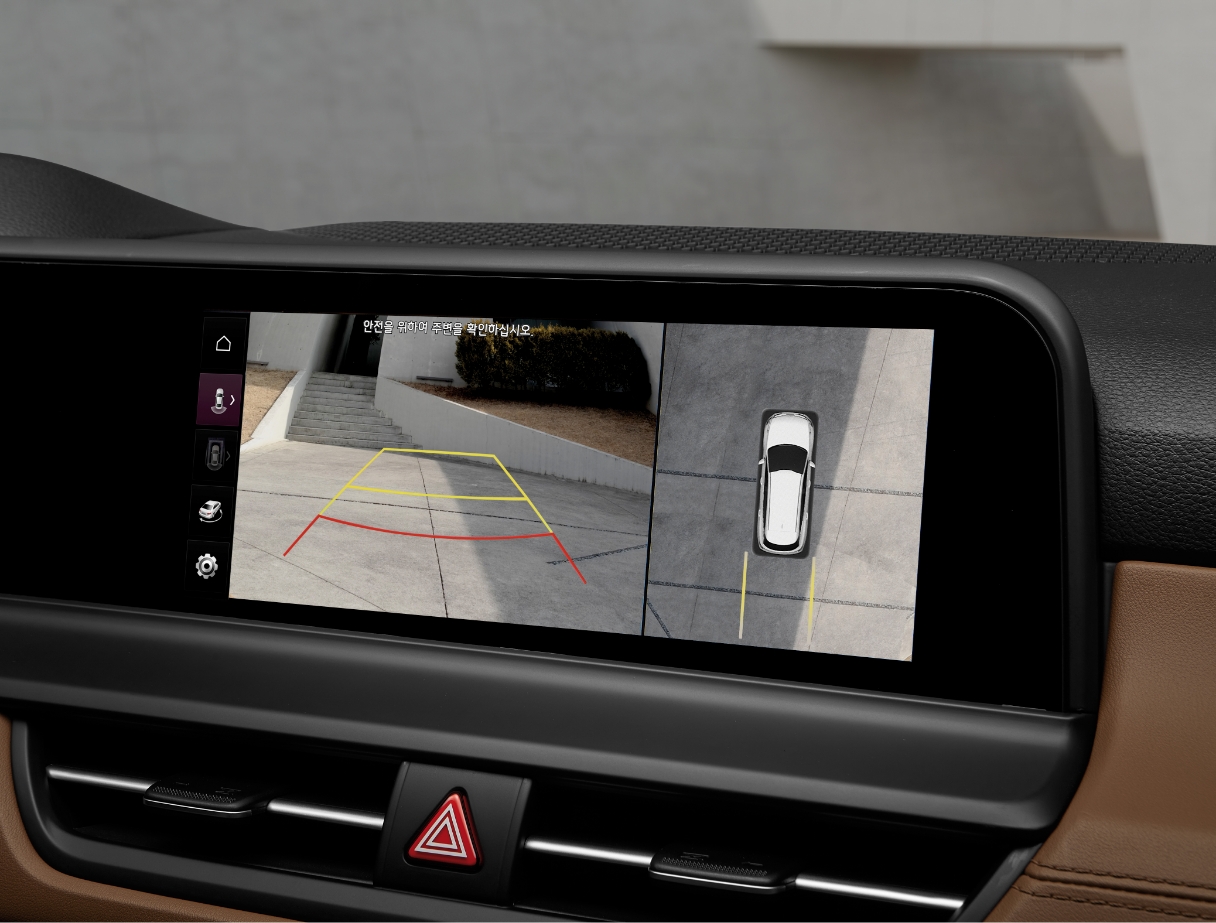 서라운드 뷰 모니터링이 작동 중인 모습